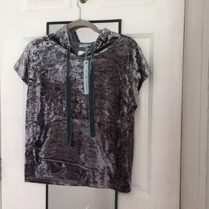 Crushed velvet sweatshirt short sleeve top w hood